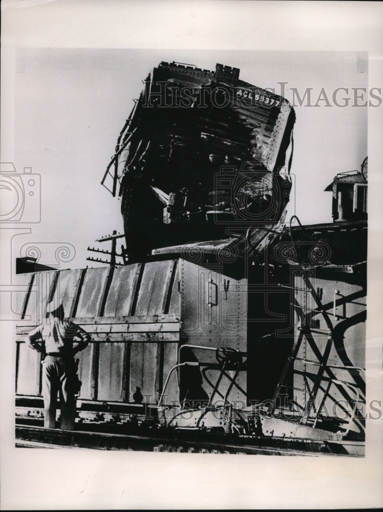 Load image into Gallery viewer, 1953 Press Photo Wichita Freakish Collision Trains None Injured In Accident
