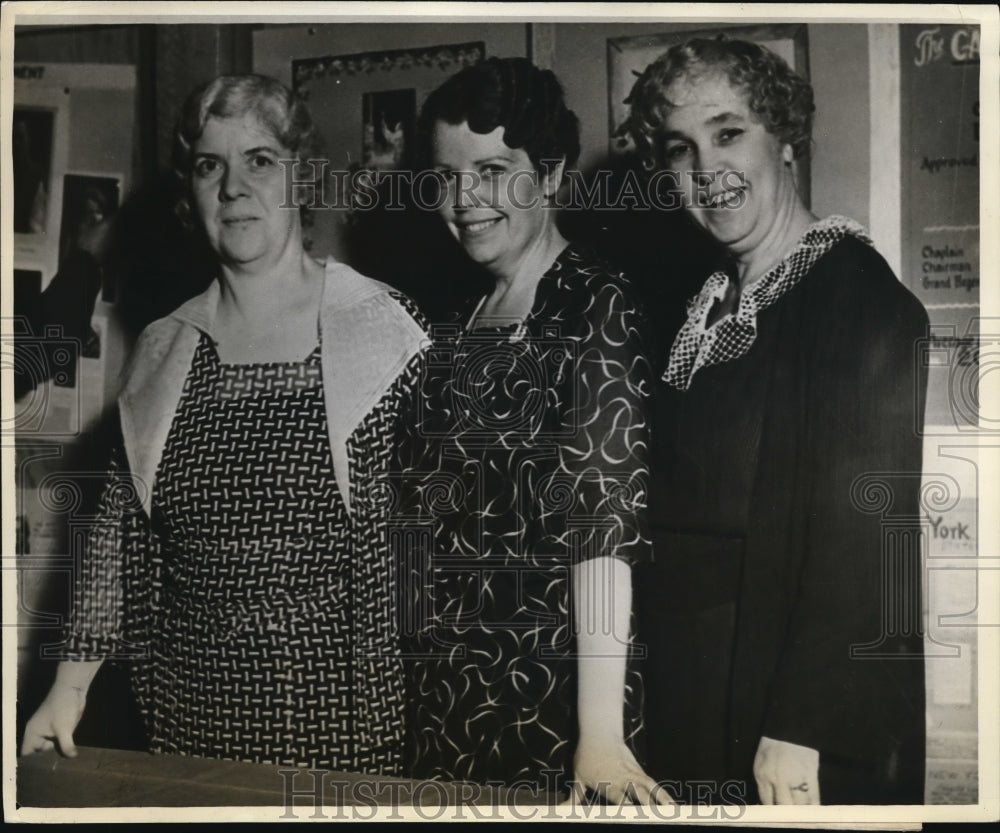 1935 Press Photo Ann Simms, Marie Wall and Florence Winter