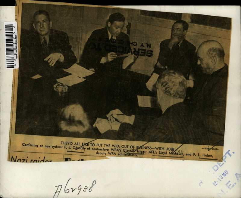 Load image into Gallery viewer, 1940 Press Photo They'd All Like to Put WPA out of Business-With Jobs
