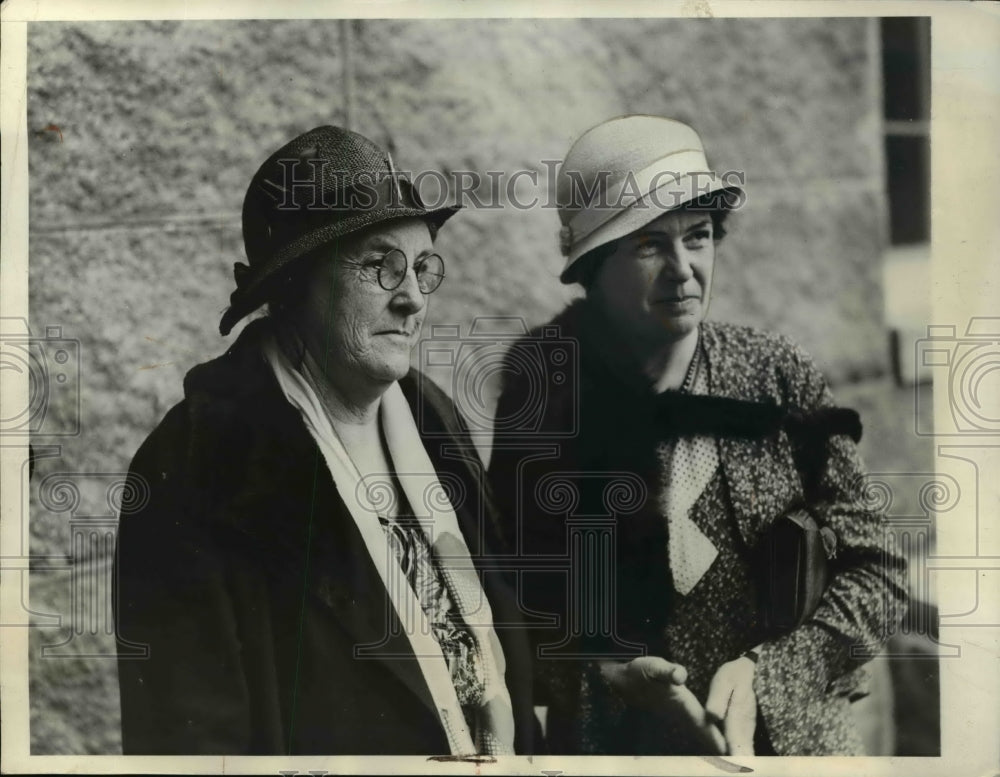 1933 Press Photo Mrs. B. Buck (left) and her daughter Mrs. Alice Chase