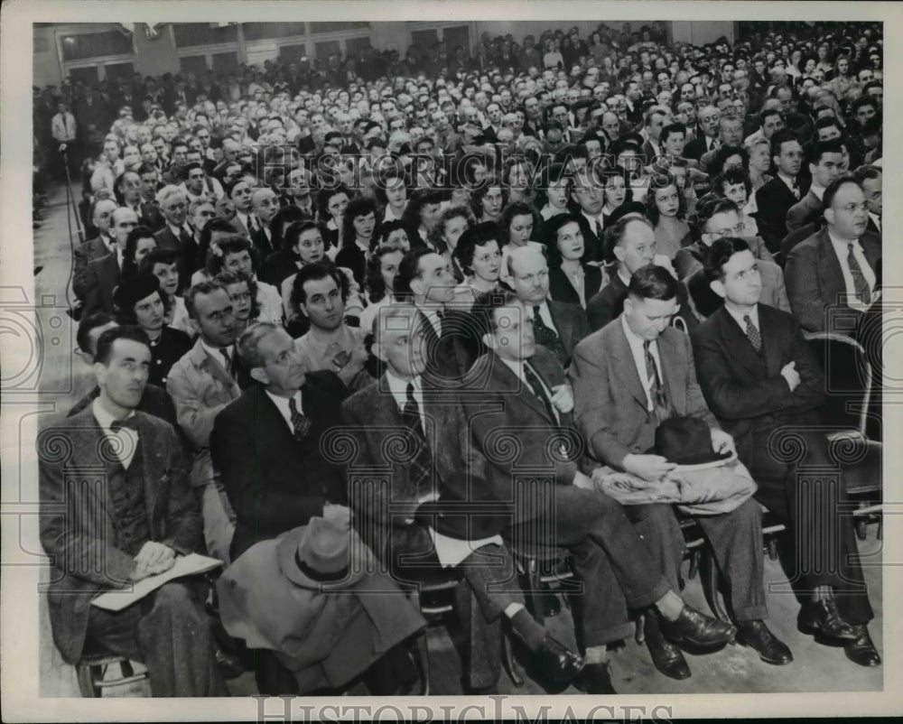 1945 Press Photo Some of 300 Long Distance Telephone Operators in Philadelphia