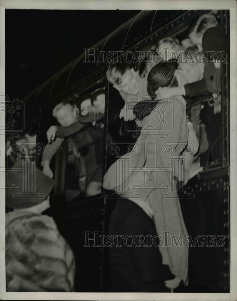 1939 Press Photo Paris Children Leaving for Vacation- Historic Images