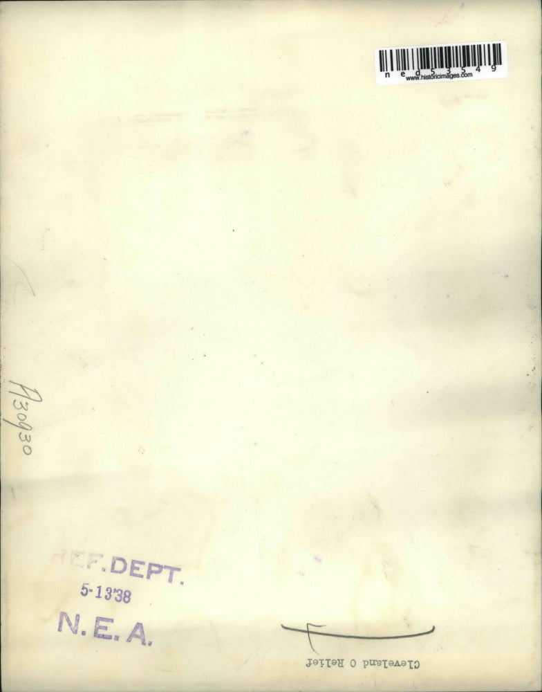 1938 Press Photo Men receiving relief goods at Cleveland, Ohio