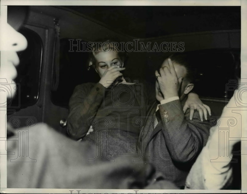 Load image into Gallery viewer, 1935 Press Photo Miss Salana at Georgia St police station
