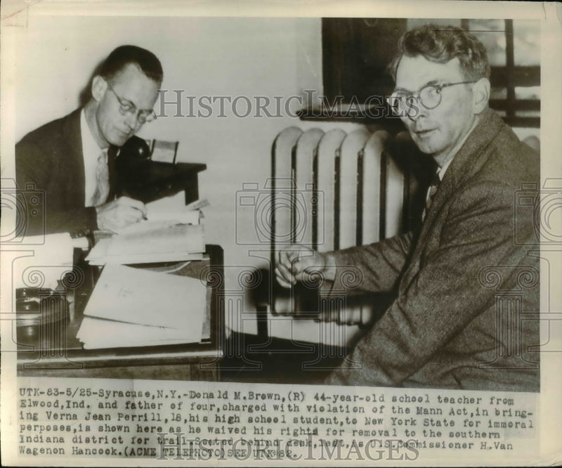 Load image into Gallery viewer, 1948 Press Photo School teacher Donald Brown charged with violation of Mann Act
