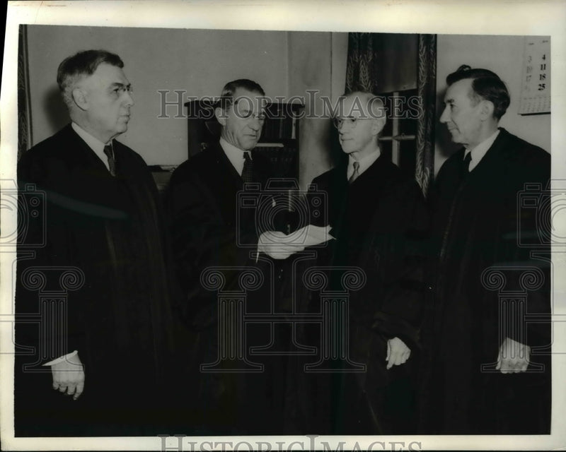 Load image into Gallery viewer, 1942 Press Photo Rev Joseph Bizoo, CCP Dame, Simon Blocker &amp; John Broeck
