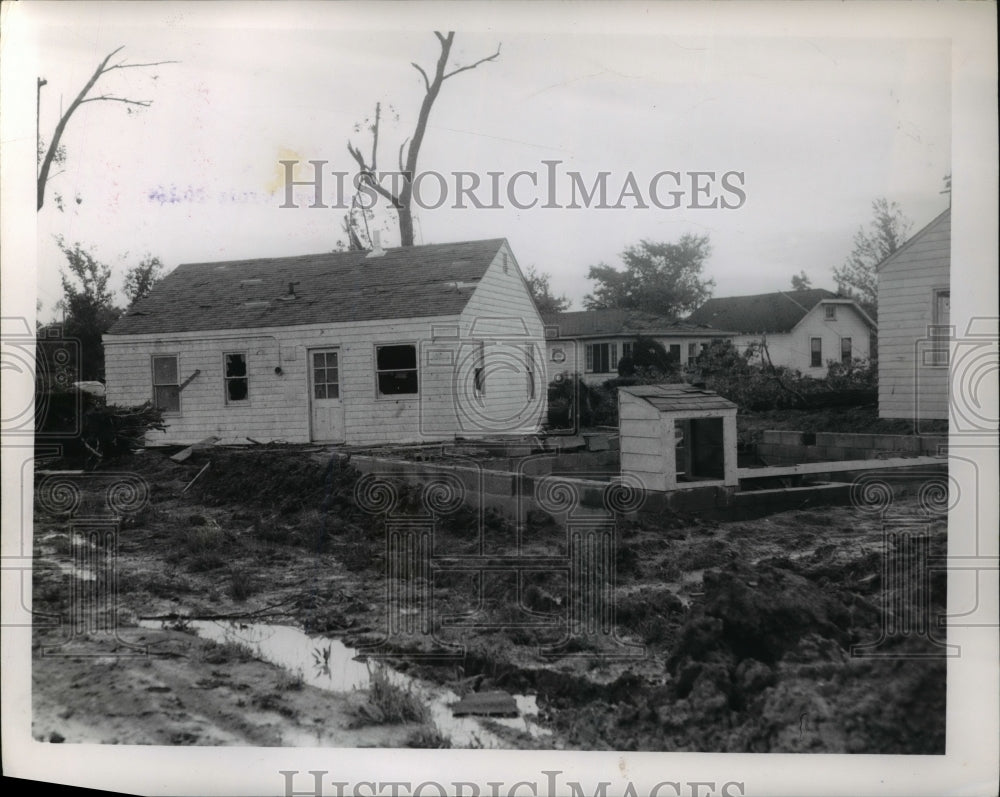 1953 Press Photo Home at 12612 blown off foundation by winds