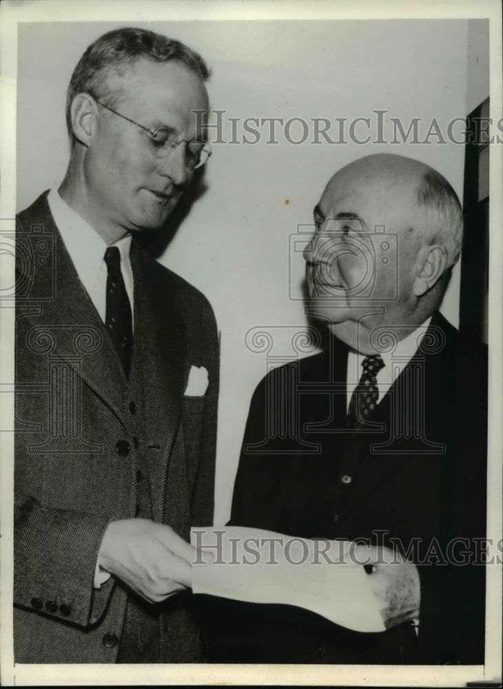 1940 Press Photo Chicago Benjamin WHam, trustee turns over management of the