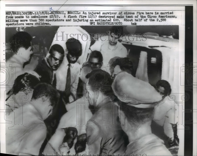 Load image into Gallery viewer, 1961 Press Photo Injured Survivor of A Circus Fire - ned54082
