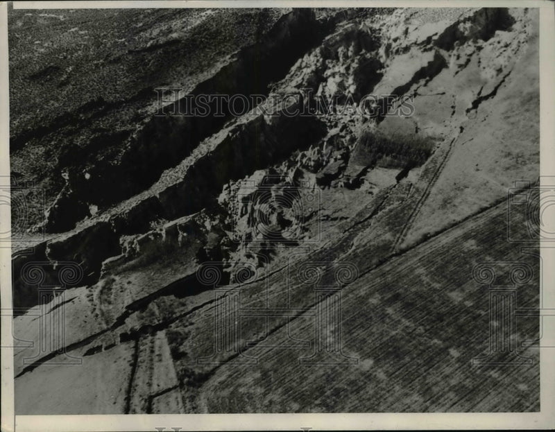 Load image into Gallery viewer, 1937 Press Photo Idaho Crater on Harlek Robertson's Land
