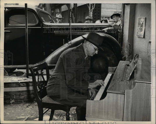 1944 Press Photo Chicago Ill Paul B Schroeder piano dealer test piano