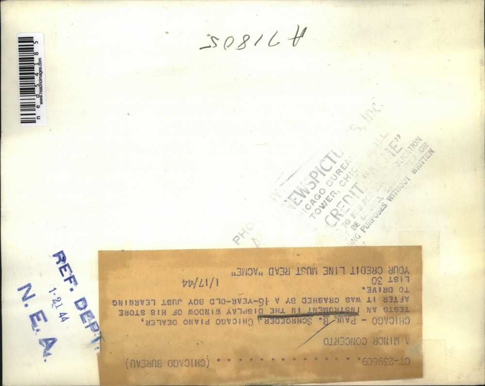 1944 Press Photo Chicago Ill Paul B Schroeder piano dealer test piano