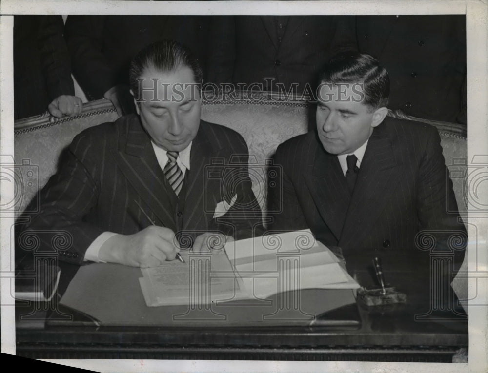 1944 Press Photo Wash DC Don Marcial Mora Chilean Amb & Andrei Gromyko of Russia