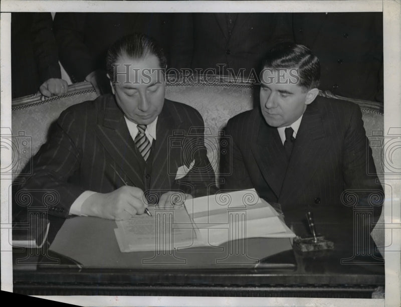 Load image into Gallery viewer, 1944 Press Photo Wash DC Don Marcial Mora Chilean Amb &amp; Andrei Gromyko of Russia
