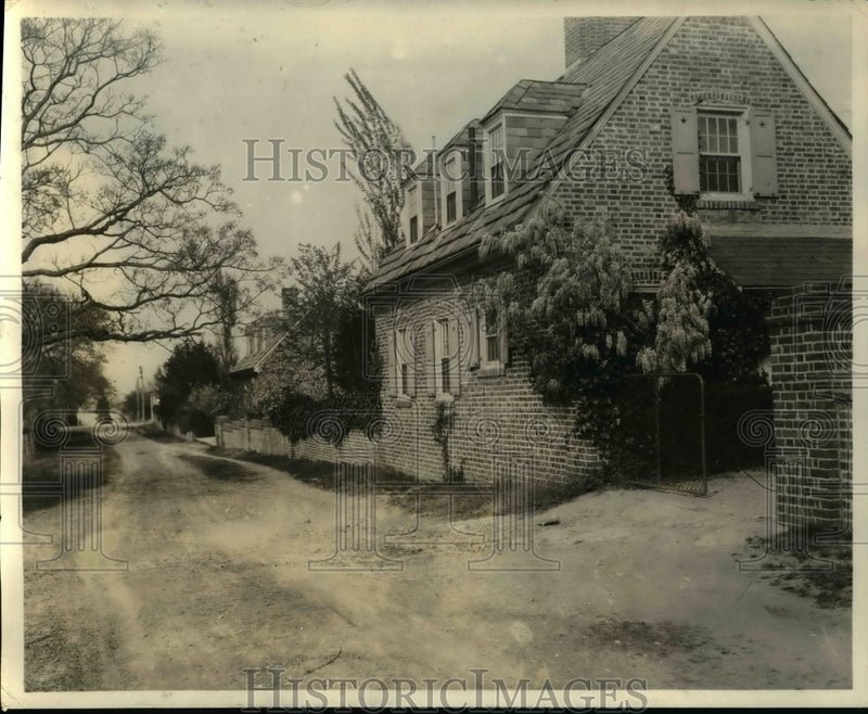 Load image into Gallery viewer, 1927 Press Photo Gardners house at Nelson House in Yorktown Pa
