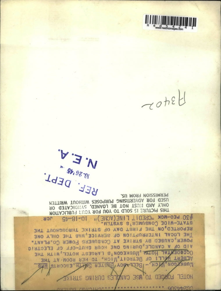 1945 Press Photo Muskegon Mich Buster Smith bellhop & Mrs Albert Willi at hotel