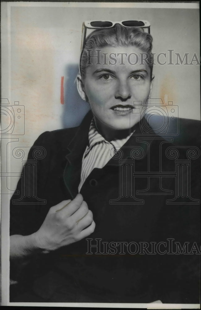 Load image into Gallery viewer, 1958 Press Photo La calif Mr sMarjorie Durant Waller heiress to Post cereal
