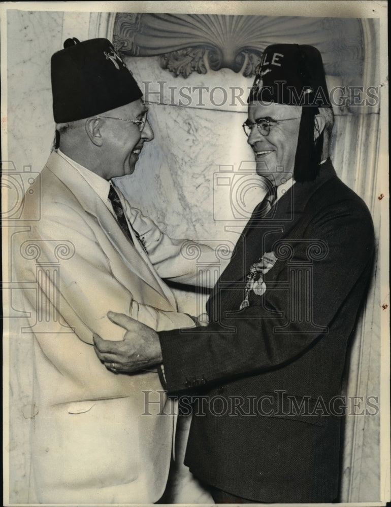1936 Press Photo Caldwell Congratulating his Successor