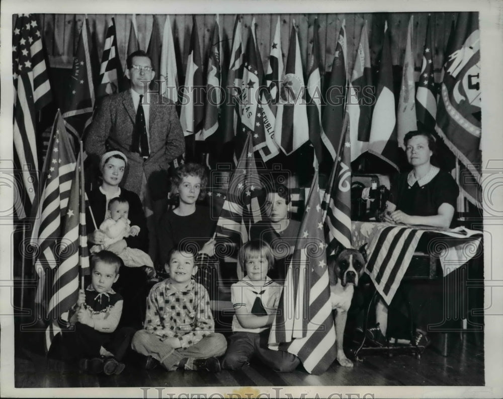 1959 Press Photo The Herlan Sime family with the 300 flags