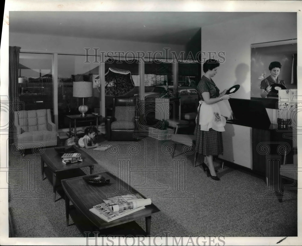 1957 Press Photo Tweed & Earth Tones Countryside view from farmhouse living room- Historic Images