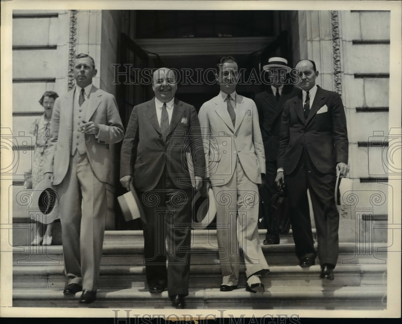 Load image into Gallery viewer, 1935 Press Photo Lobby hearing of W.A Hill, Attorney, H.C Hopson and
