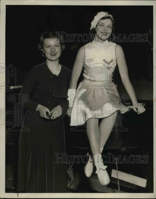 1932 Press Photo Margaret Jennings and Beatrice Ogrody