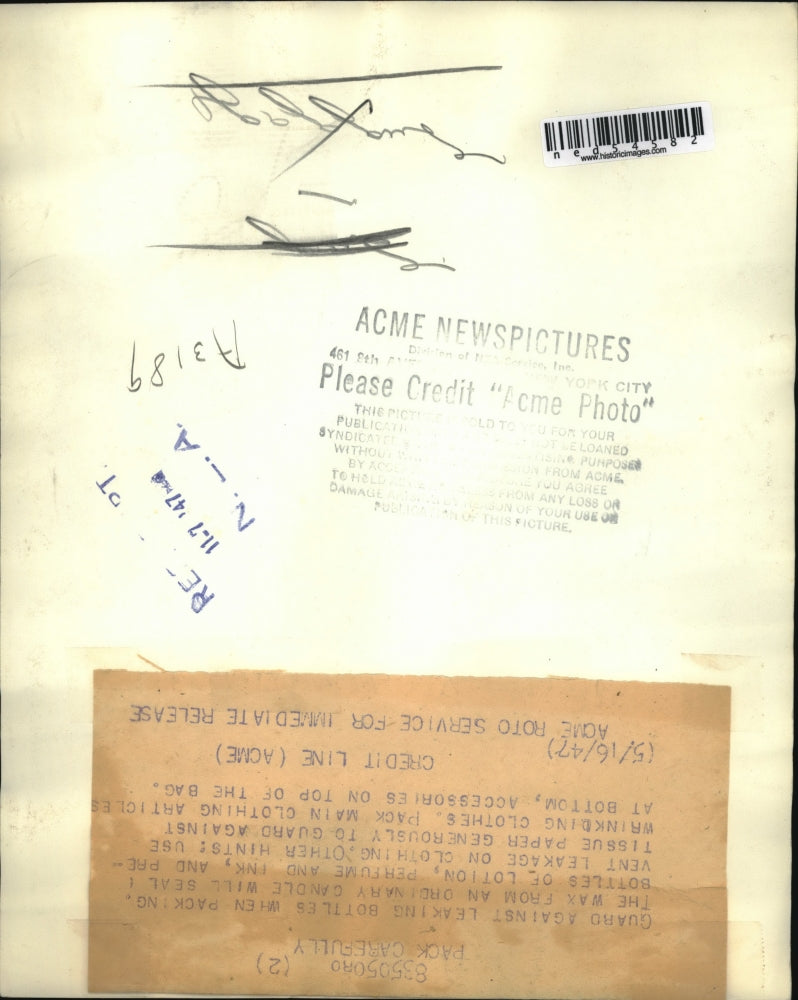 1947 Press Photo Guard against leaking bottles when packing
