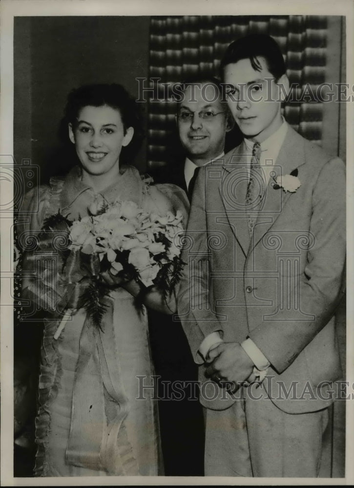 1936 Press Photo William Moegelin with Bride Florence Seifert- Historic Images