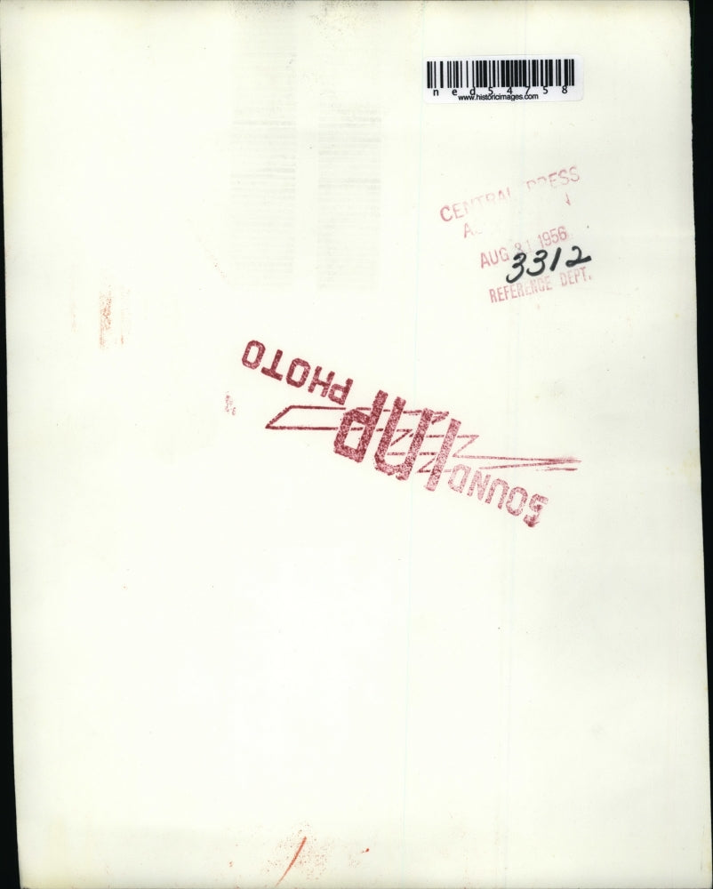 1956 Press Photo Beatrice Weinberger Escorted By Detectives From Courthouse