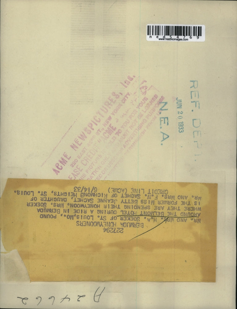 1933 Press Photo Mr and Mrs H.A. Soeker Riding Around the Belmont Hotel