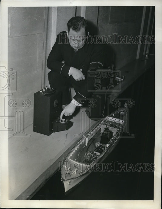 1939 Press Photo Howard Mardin of Franklin Institute, Philadelphia - ned54866
