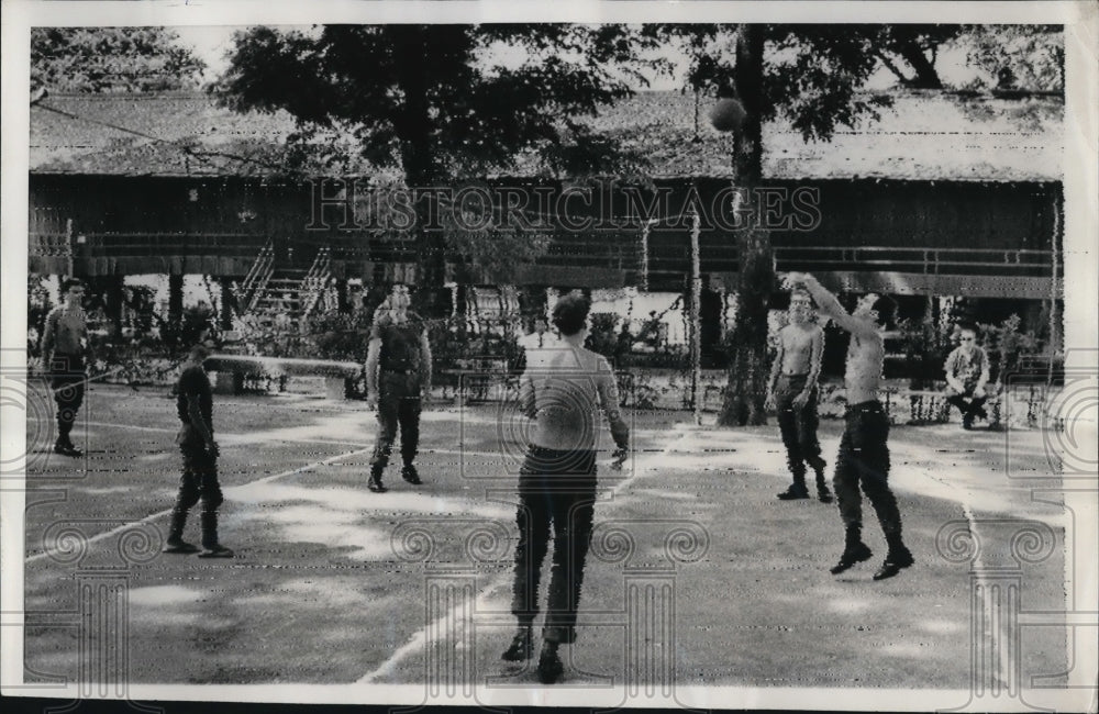 1968 Press Photo Captured American Soldiers
