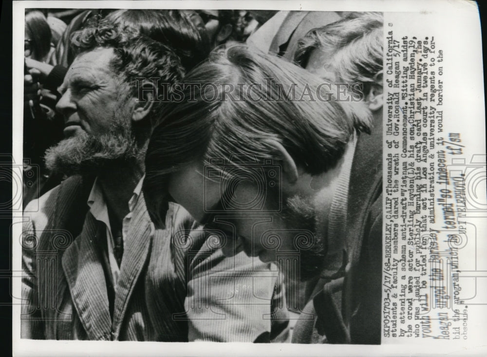 1968 Press Photo Sterling Hayden and his son, Christian Hayden - ned55040- Historic Images