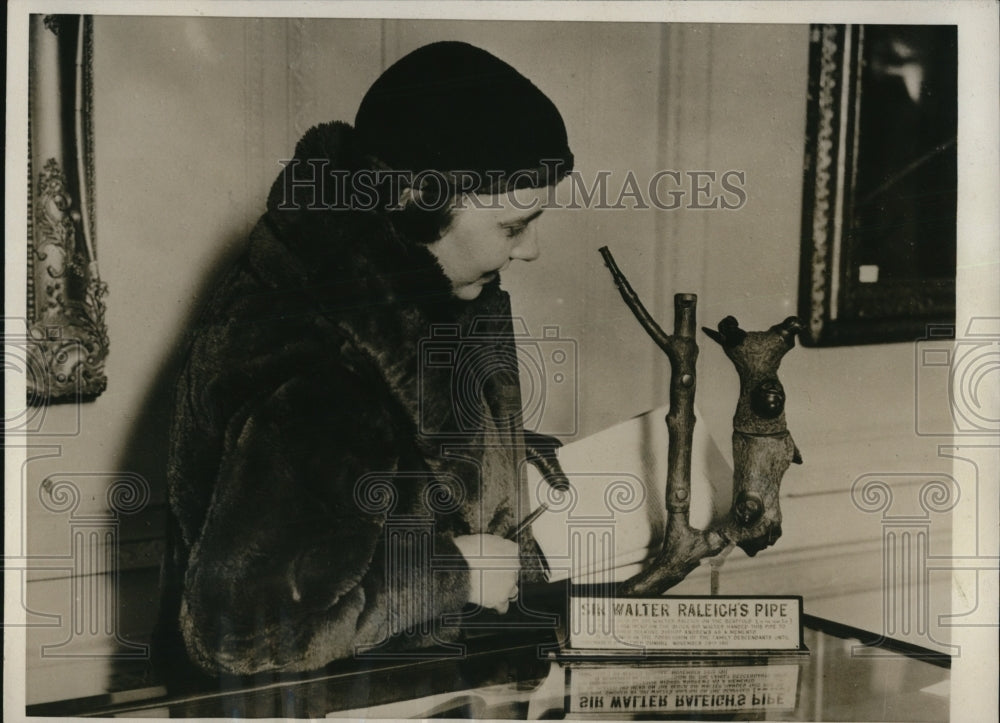 1933 Press Photo Sir Walter Raleigh's Pipe