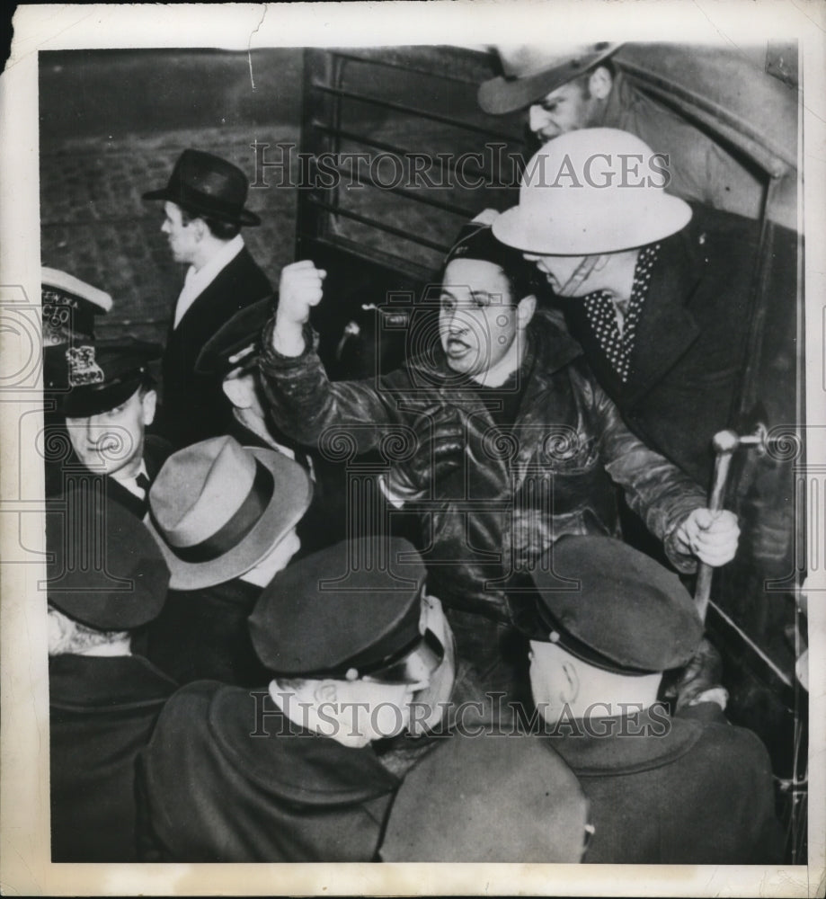 1949 Press Photo Police disperse Chicago Strikers.