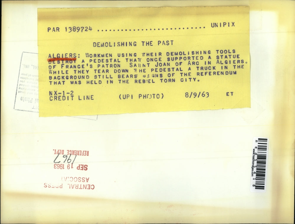 1963 Press Photo Workmen Demolish Joan Of Arc Statue Pedestal In Algiers