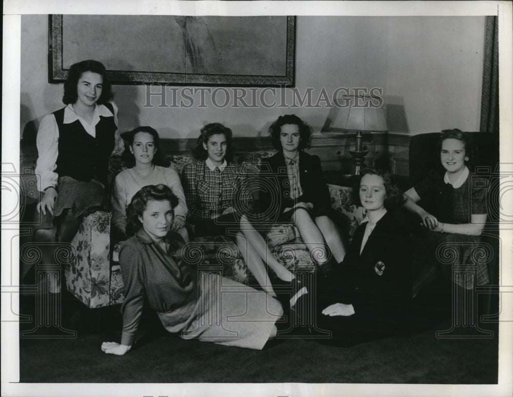 1941 Press Photo Cambridge Mass Radcliffe College, M Walker, H Southwell