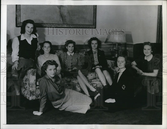 1941 Press Photo Cambridge Mass Radcliffe College, M Walker, H Southwell