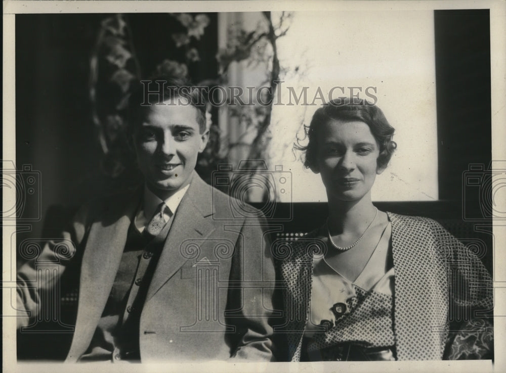 1932 Press Photo Mr & Mrs Charles W Stevens Cambridge Mass on honeymoon
