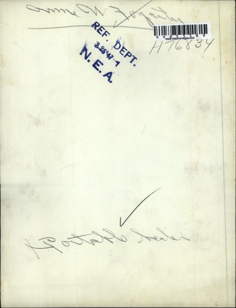 1947 Press Photo Anne Fogerty with Portable Beater