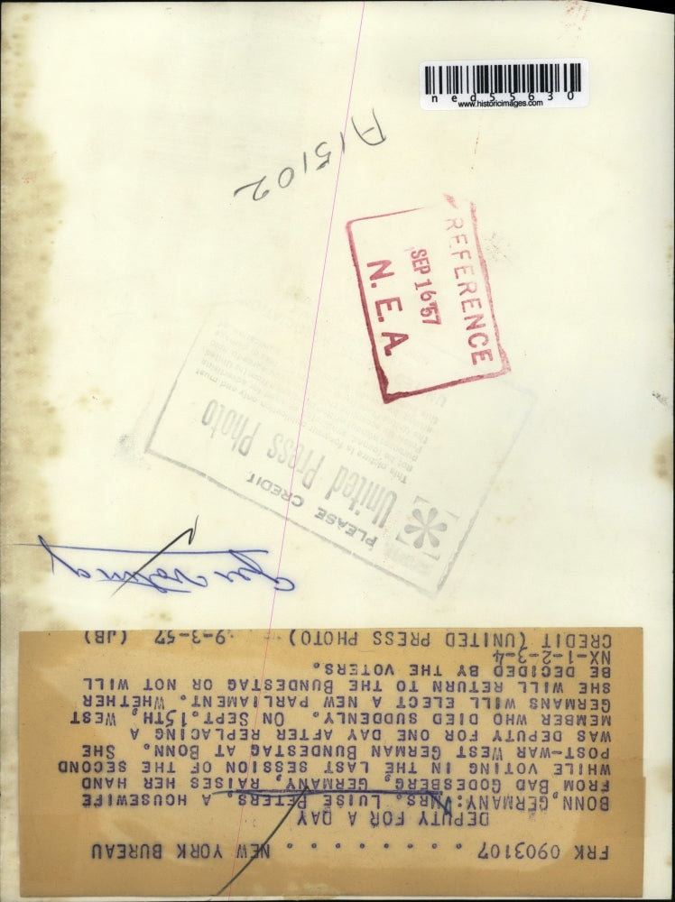 1957 Press Photo Mrs. Loise Peters Votes in the Last Session