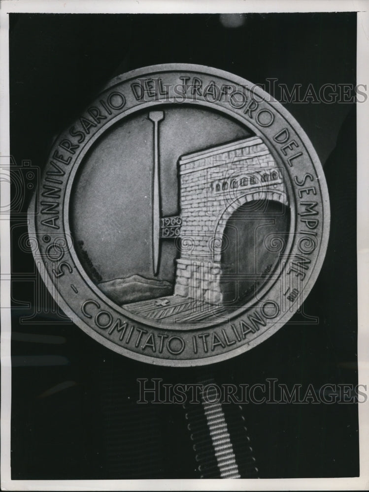 Load image into Gallery viewer, 1956 Press Photo Medallion for 50th Anniversary of Simplon Tunnel construction
