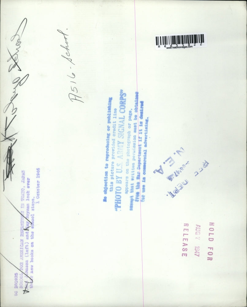 1947 Press Photo Ann Johnson and Fay Bryman as they look over their new books