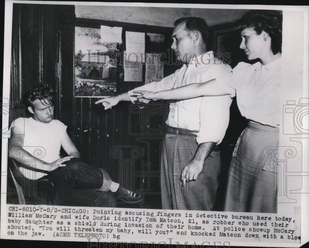 1949 Press Photo William and Doris McCary Identify Robber Tom Matson in Chicago