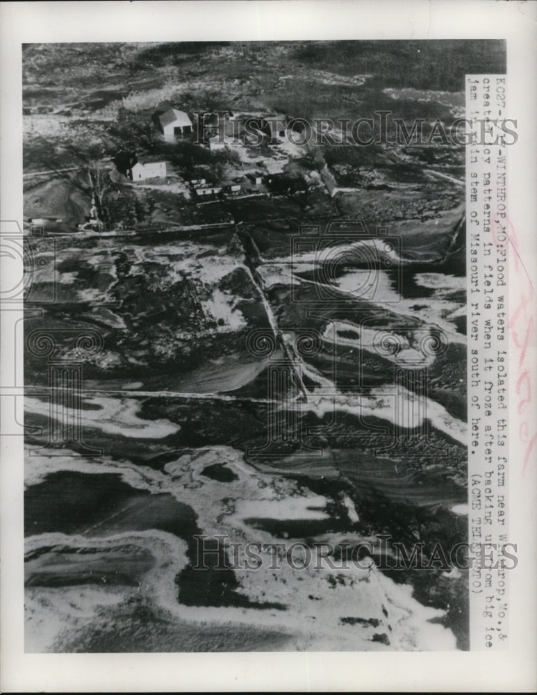 1949 Press Photo Winthrop Mo Flood waters isolated this farm and created icy