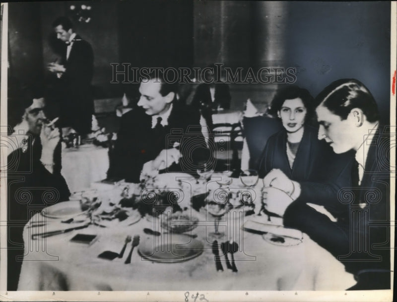 Load image into Gallery viewer, 1954 Press Photo Edinburgh Scotland Maria I Patino, husband James Goldsmith
