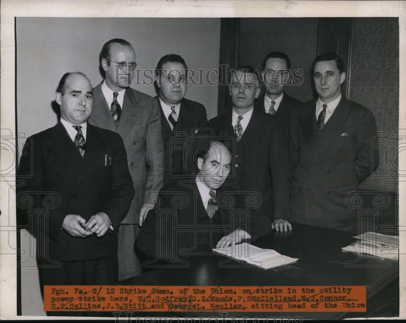 Load image into Gallery viewer, 1946 Press Photo Godfrey Woods, McClelland, E.J. Connor of the Union on Strike
