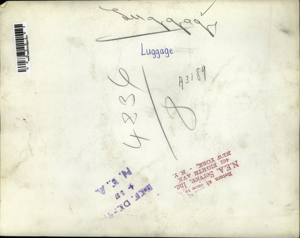 1937 Press Photo Luggage for a tidy travler