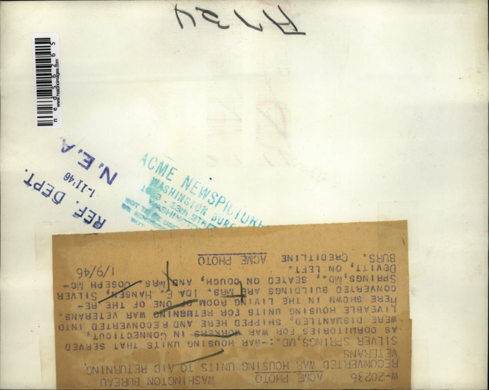 1946 Press Photo Mrs. Ida E. Hansen and Mrs. Joseph MoDevitt in War Housing Unit