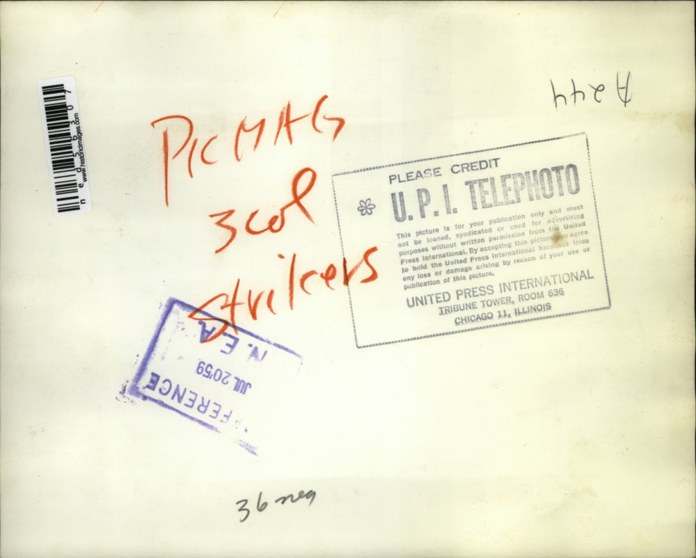 1959 Press Photo Roy Senior and Matt Klein on strike outside of Bethlehem Steel